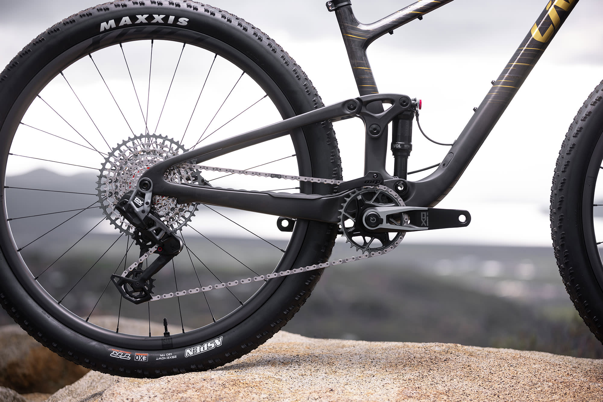 maastikuratas_Liv_PiqueAdv291_2024-RawCarbon-9