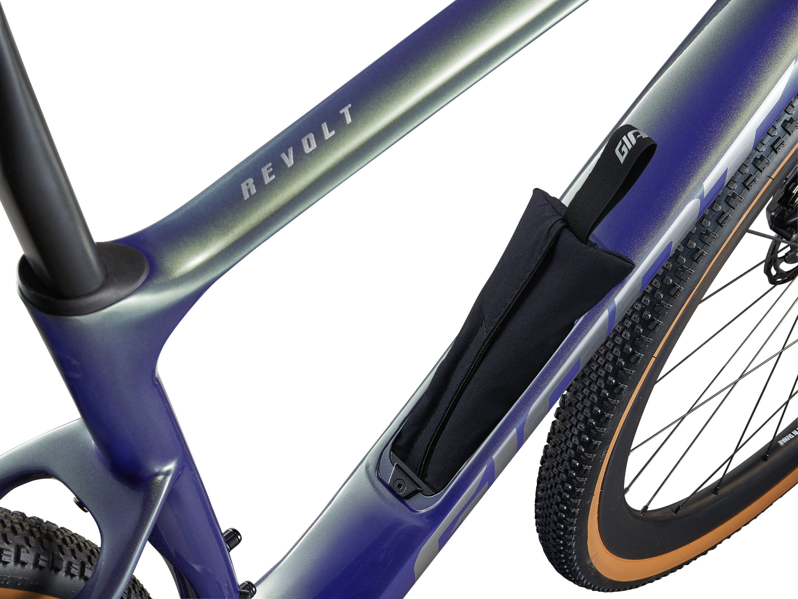 graveljalgratas_Giant_RevoltAdvPro0_2025-Interstellar-9