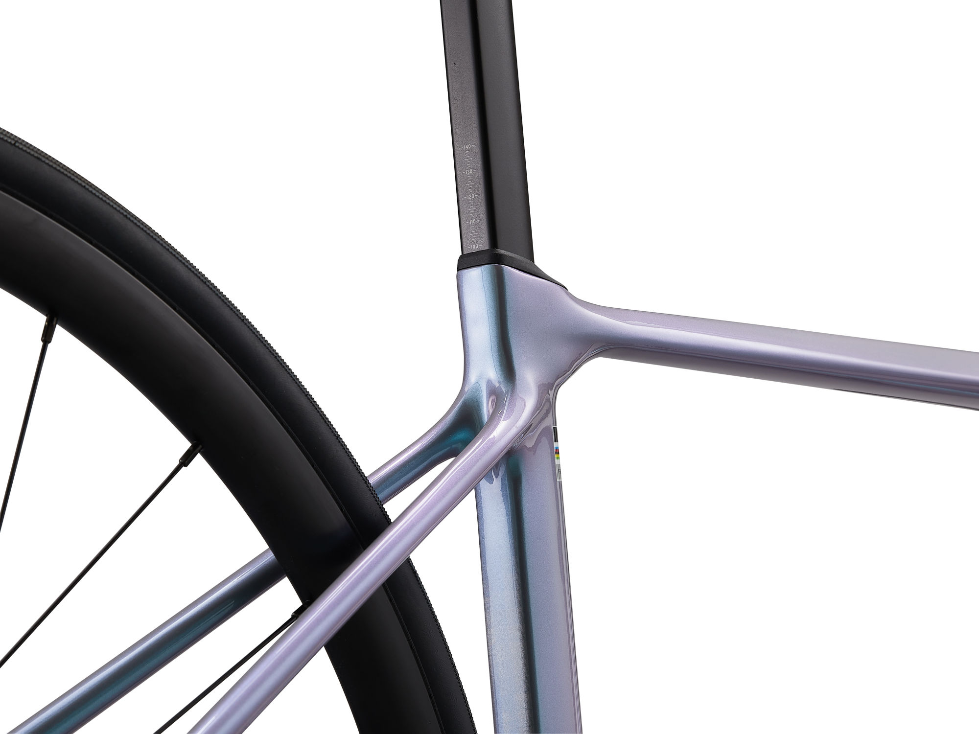 naistemaanteeratas_Liv_LangmaAdv2QOM_2025-PrismaticHaze-5