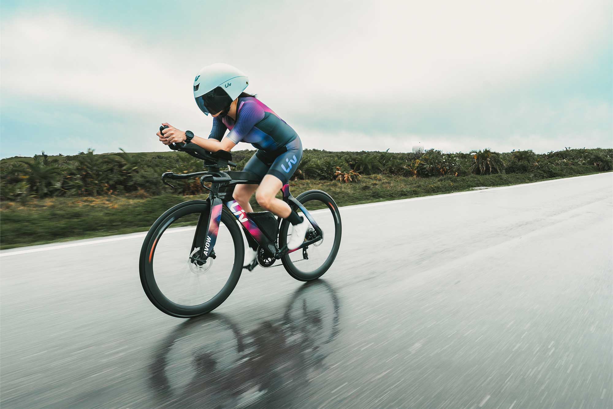 naistemaanteeratas_Liv_AvowAdvSL_2025-Carbon-14