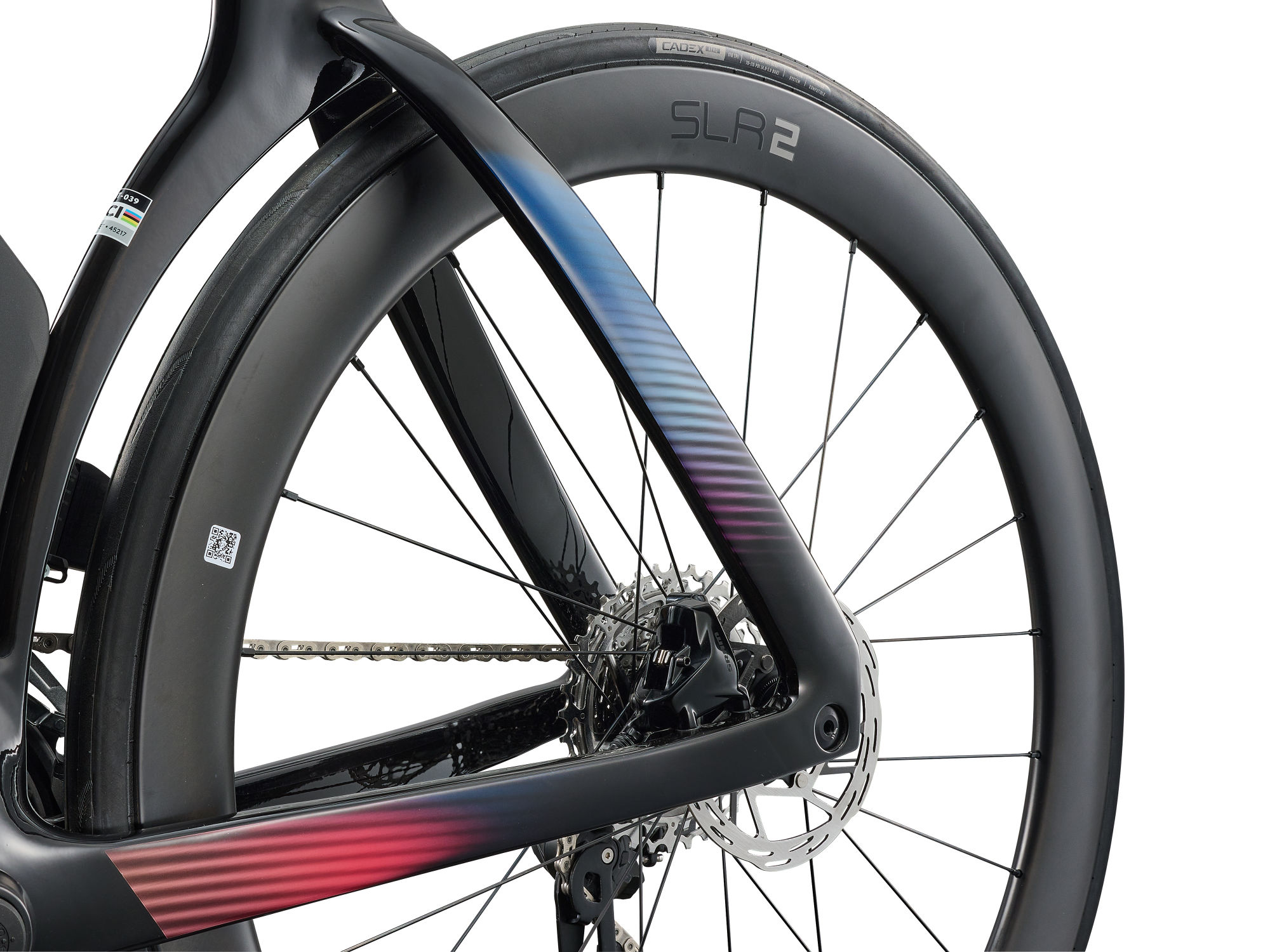 naistemaanteeratas_Liv_AvowAdvSL_2025-Carbon-4