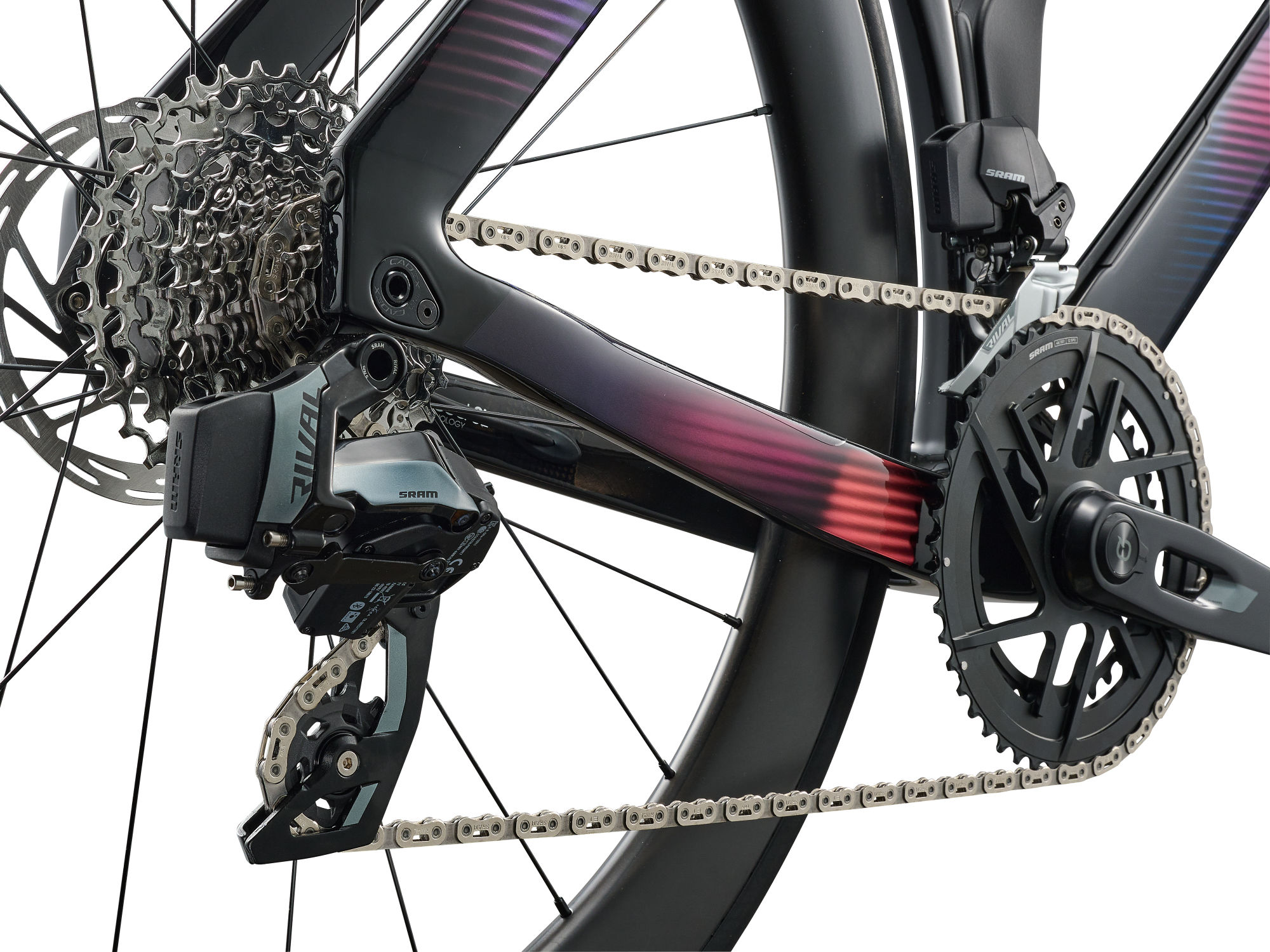 naistemaanteeratas_Liv_AvowAdvSL_2025-Carbon-6