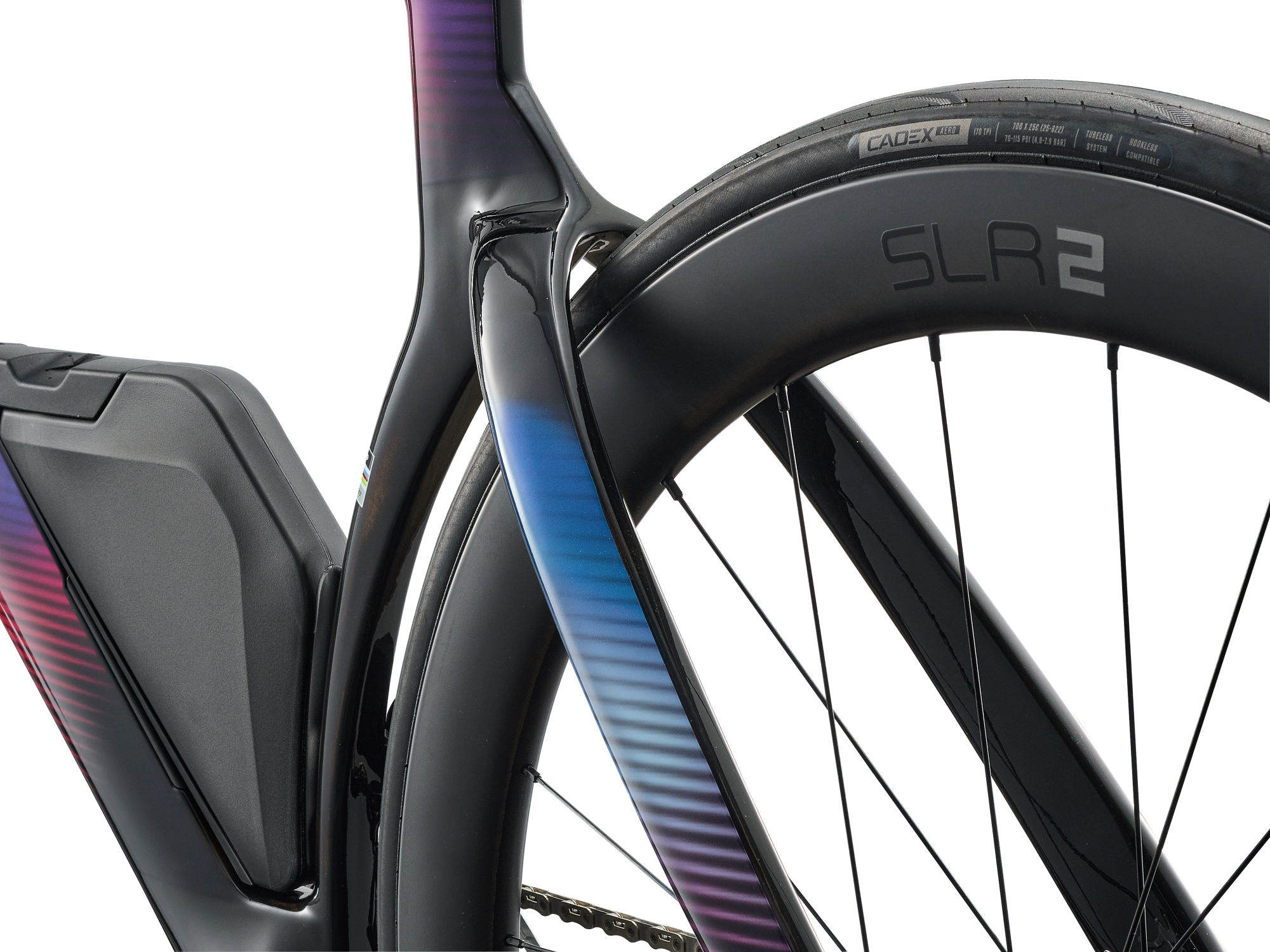 naistemaanteeratas_Liv_AvowAdvSL_2025-Carbon-7