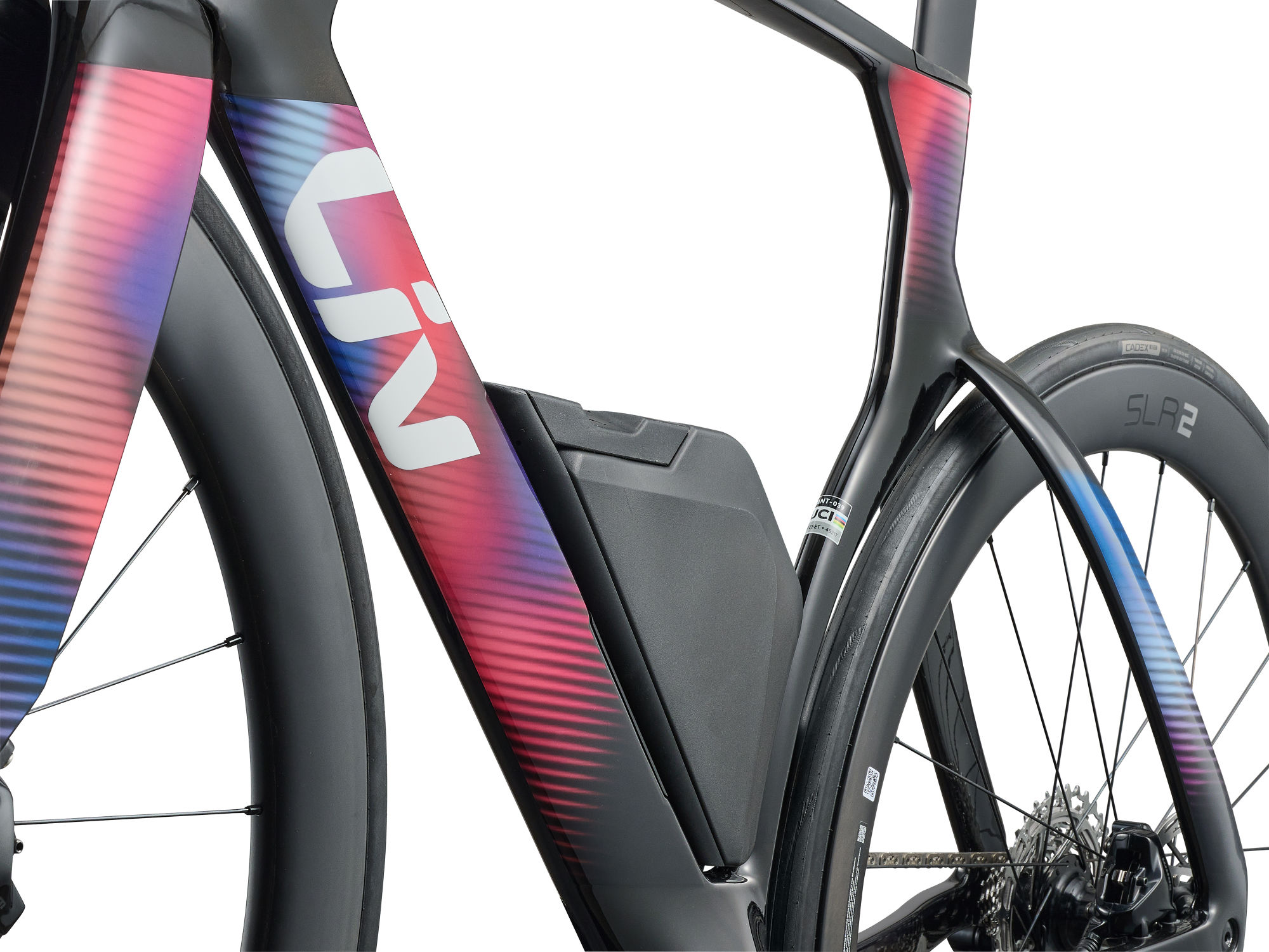 naistemaanteeratas_Liv_AvowAdvSL_2025-Carbon-9