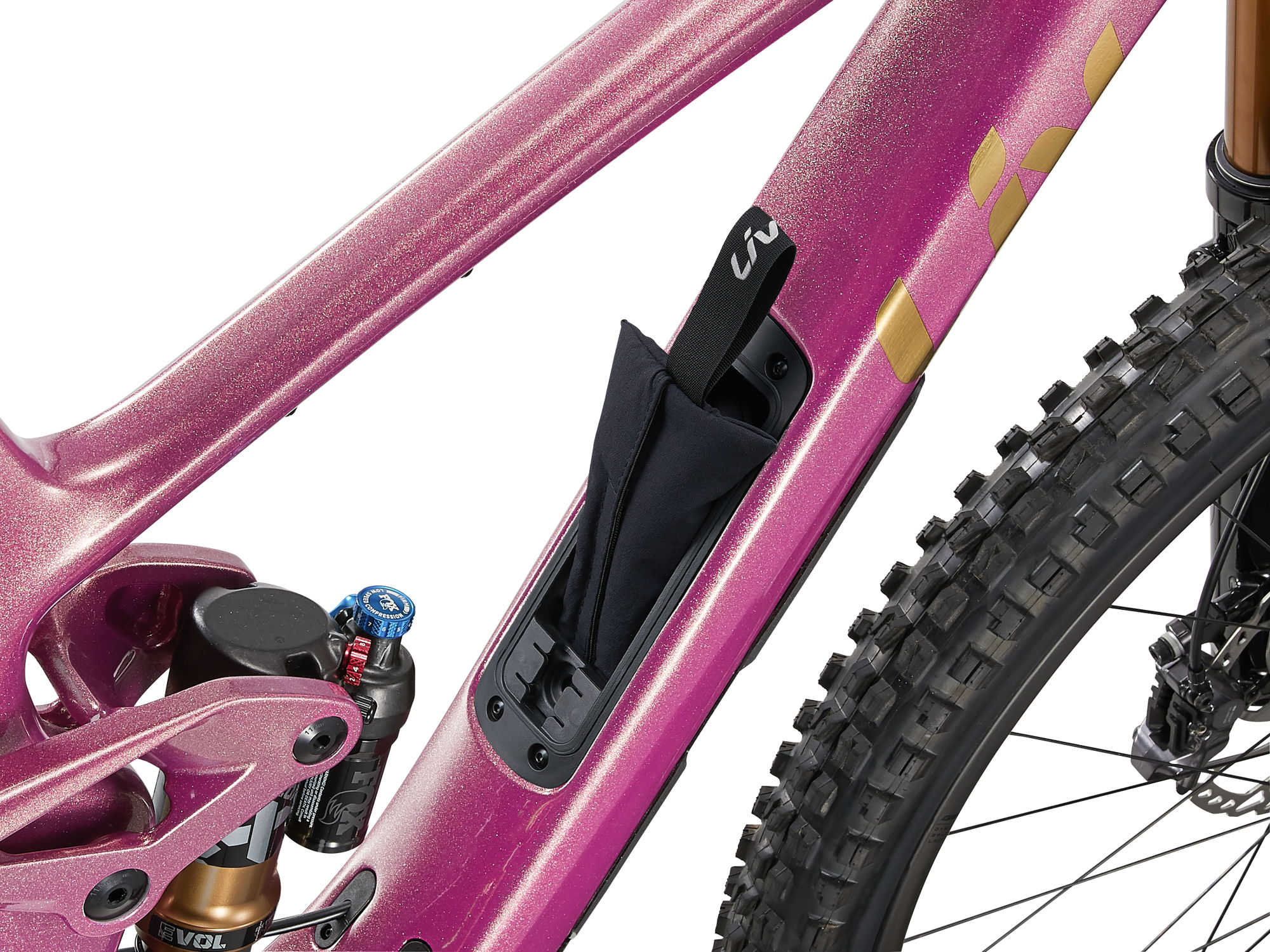 naistemaastikuratas_Liv_IntrigueXAdv0_2024-MulberryGlitter-11