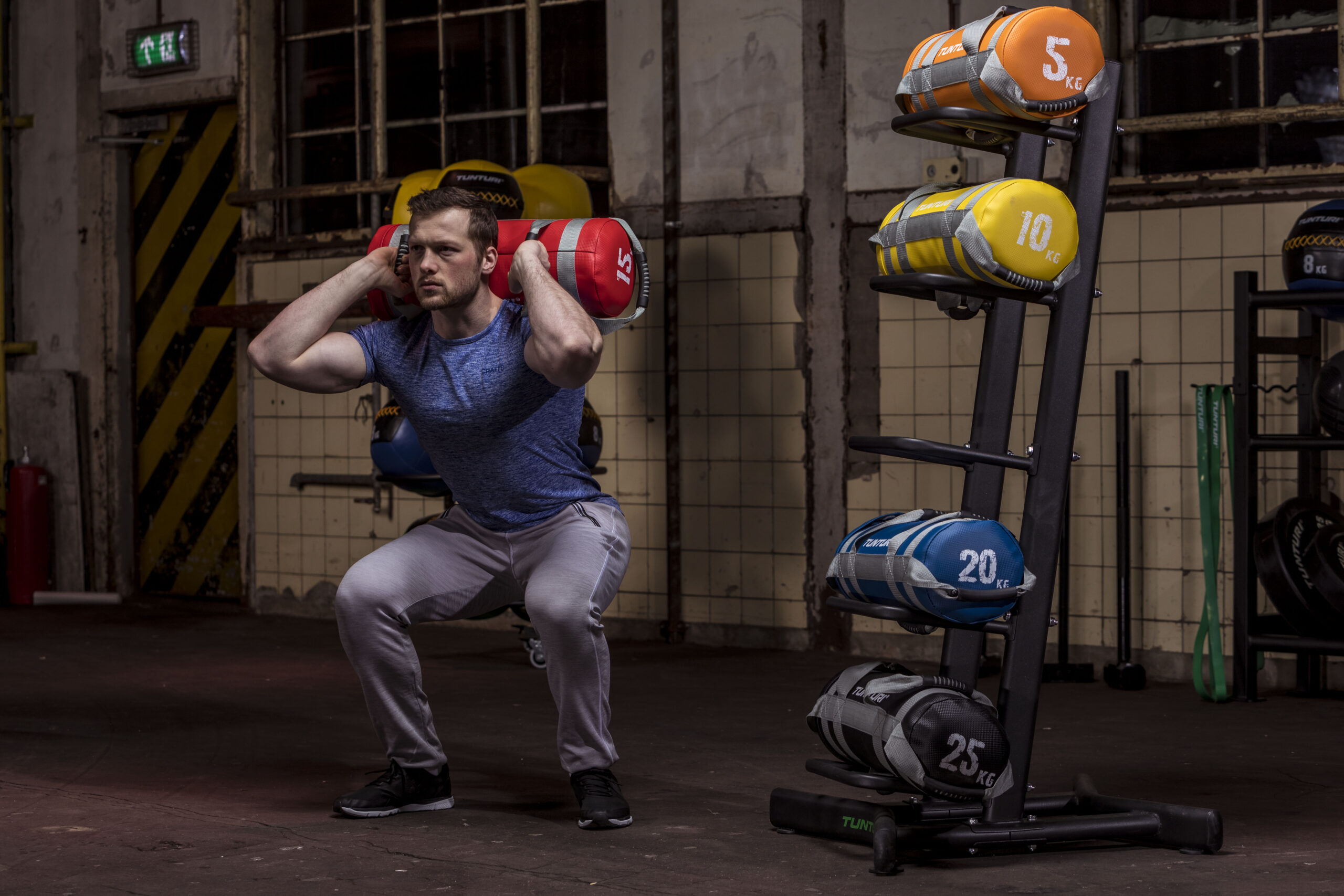 Raskuskott TUNTURI Strengthbag 15kg, punane - Image 2