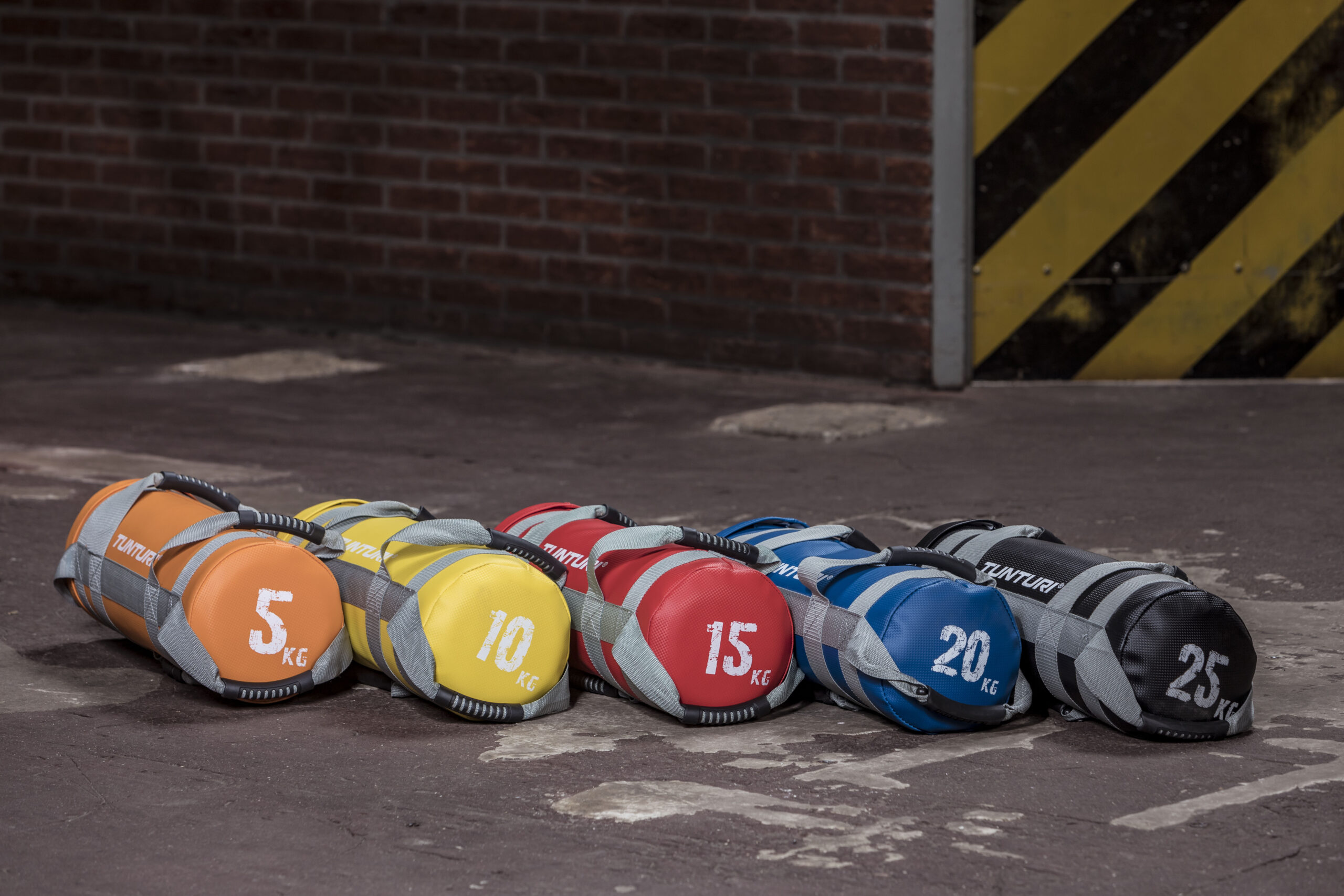 Raskuskott TUNTURI Strengthbag 15kg, punane - Image 3