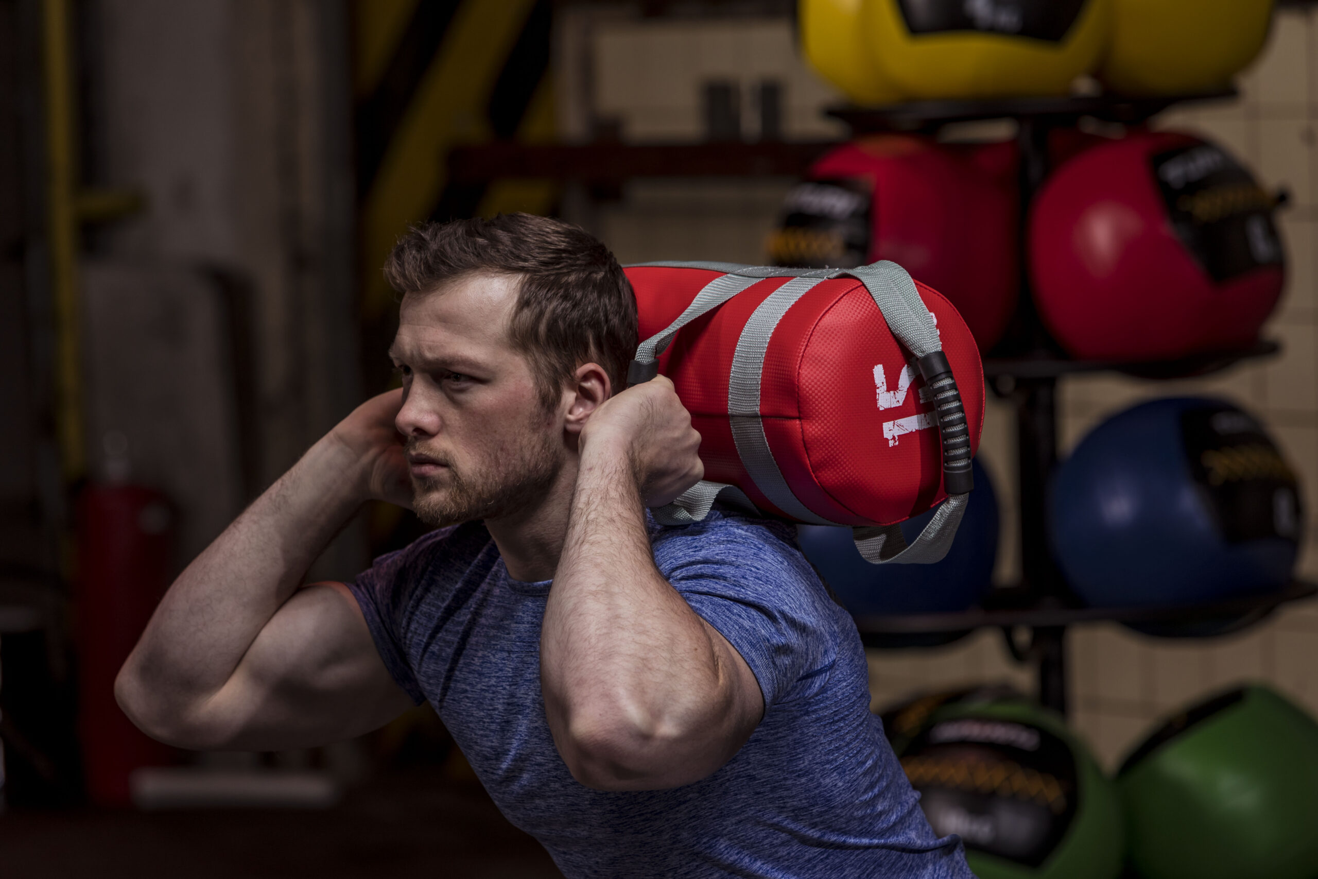 Raskuskott TUNTURI Strengthbag 15kg, punane - Image 6